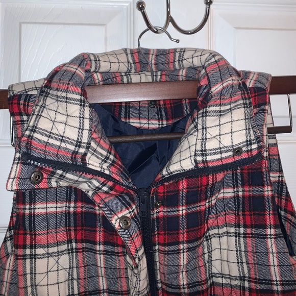 Versona Plaid Vest - Picture 6 of 8